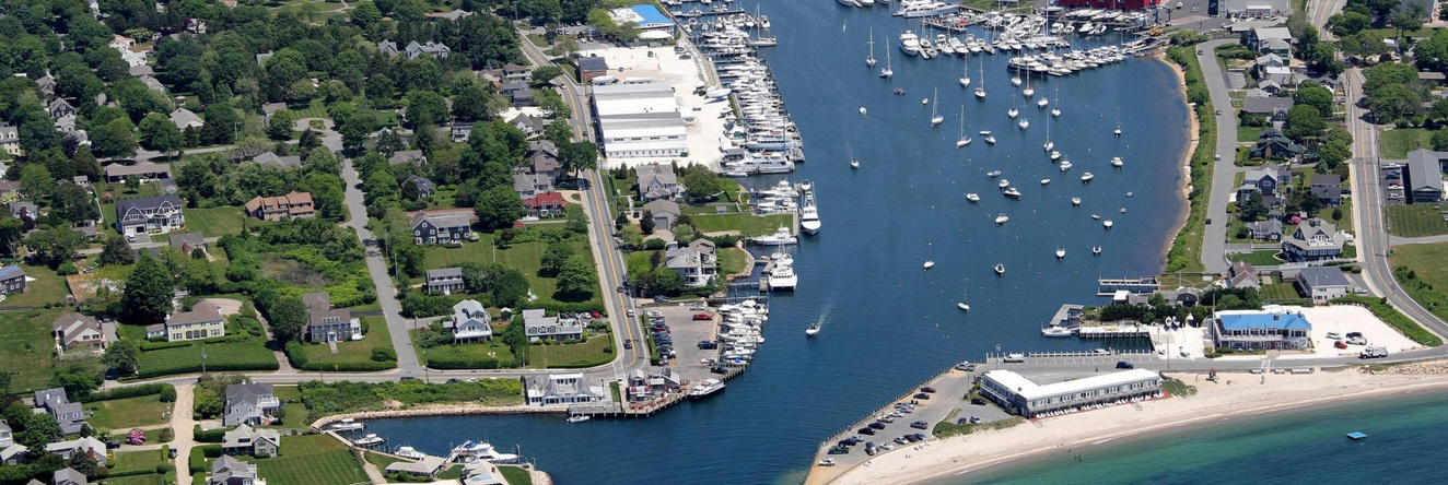 Cape Cod Home at Falmouth Harbor by RedAwning, 法尔茅斯 — 照片 1