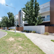 Elegant 2-bed Apartment With Balcony, Gungahlin — photo 2