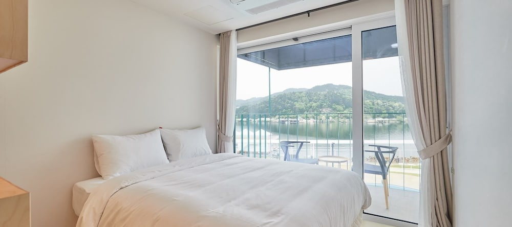 Parotia Waterhouse Hotel, Капхён — фото 1