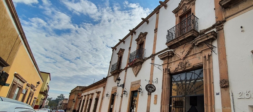 Hotel Colonial Restaurante & Bar, 拉戈斯德莫雷诺 — 照片 1
