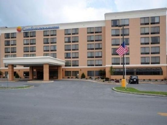 Comfort Inn & Suites Watertown, Уотертаун — фото 1