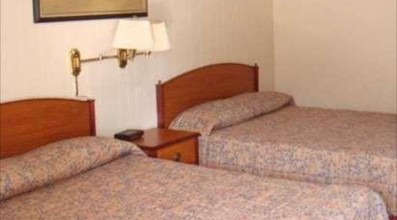 Wesley Inn & Suites, Middletown — photo 1