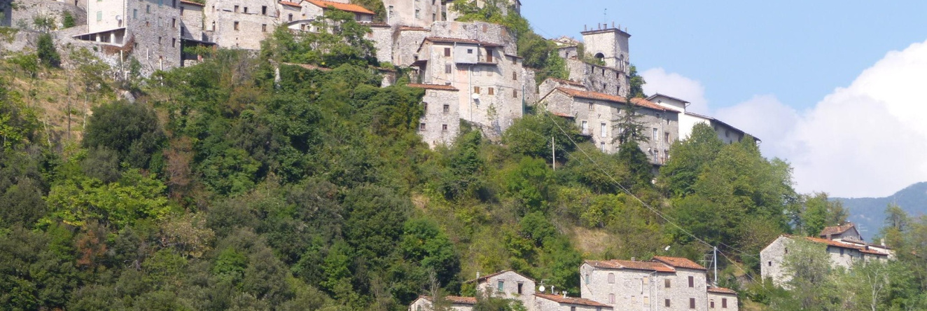 Holiday Home in Bagni di Lucca near Lake with Views & Fireplace, 巴尼迪卢卡 — 照片 1
