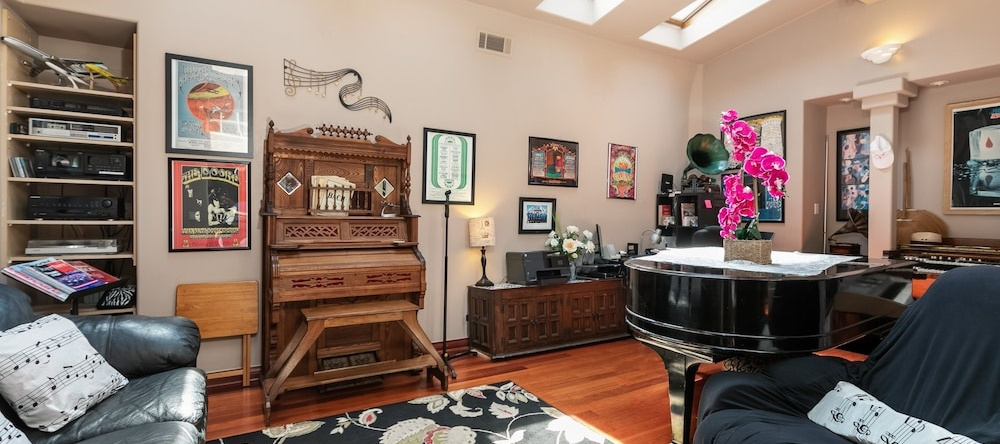 Tranquil Torrance - 1 Mile To Redondo Beach 4 Bedroom Home, Торранс — фото 1