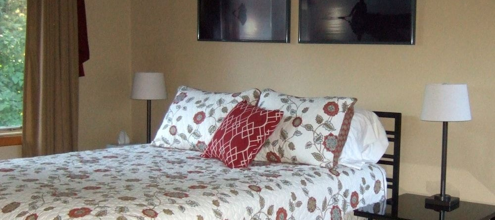 Loya's Little House Bed & Breakfast, Ames — photo 1