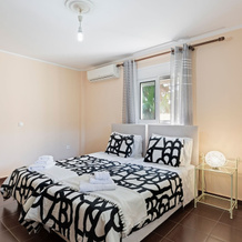 Pleasant Holiday Home in Chalcis With Garden, 德罗西亚 — 照片 3