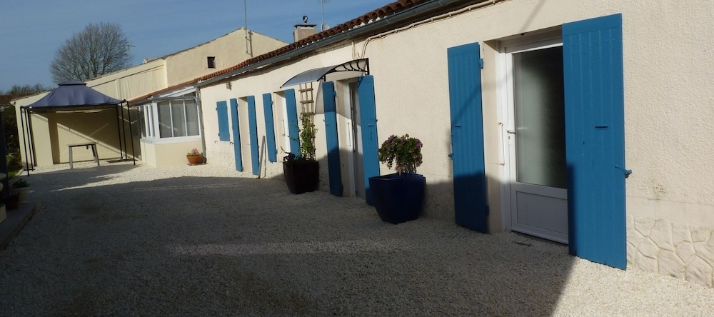 House With 2 Bedrooms in Marennes, With Private Pool, Enclosed Garden, 马雷讷-耶尔-布鲁阿日 — 照片 1