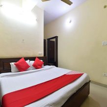 Oyo 28027 Hotel Dhruv, 雷瓦尔萨尔 — 照片 3