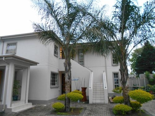 Summer Garden Guest House (The Flower Box), 伯诺尼 — 照片 1