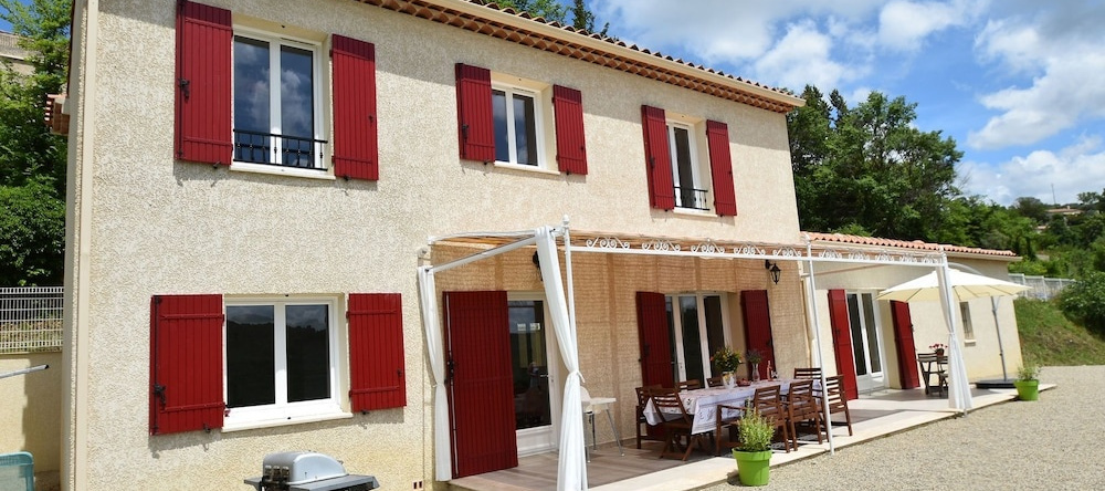 Pleasing Villa in Artignosc-sur-verdon With Swimming Pool, 阿尔蒂尼奥克叙尔韦尔东 — 照片 1