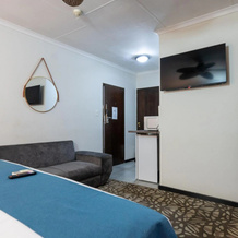 ANEW Hotel & Convention Centre OR Tambo Hotel, 伯诺尼 — 照片 3