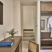 Ios Grand Pool Suites, Милопотос — фото 4