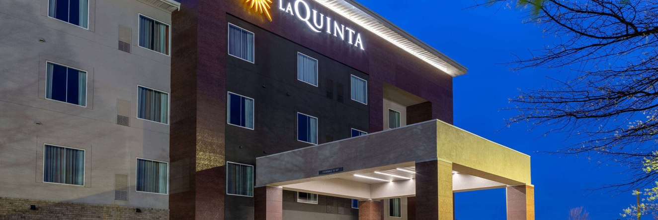 La Quinta Inn & Suites by Wyndham Augusta/Fort Eisenhower, 格罗夫敦 — 照片 1
