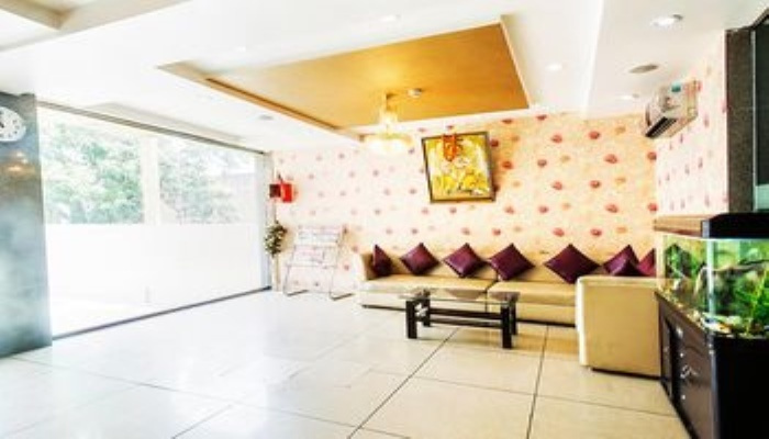 Hotel Deep Continental, 阿扎姆加尔 — 照片 1