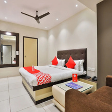 Oyo 16122 Hotel Navya Palace, Даман — фото 5