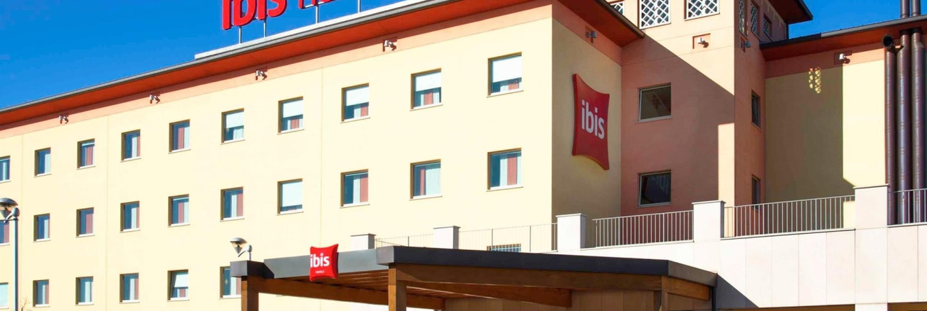 ibis Como, 格兰达泰 — 照片 1