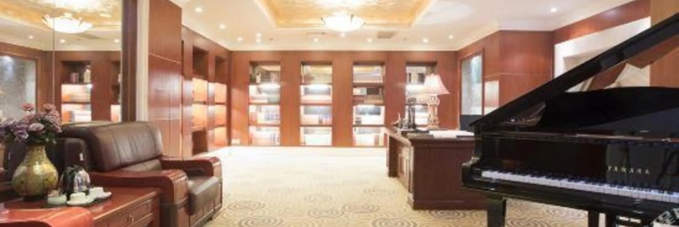 Kangcheng Jianguo International Hotel, 科尔拉 — 照片 1