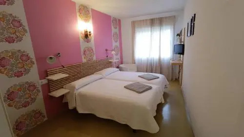 Hostal Martin, 巴尼奥斯-德-蒙特马约尔 — 照片 1