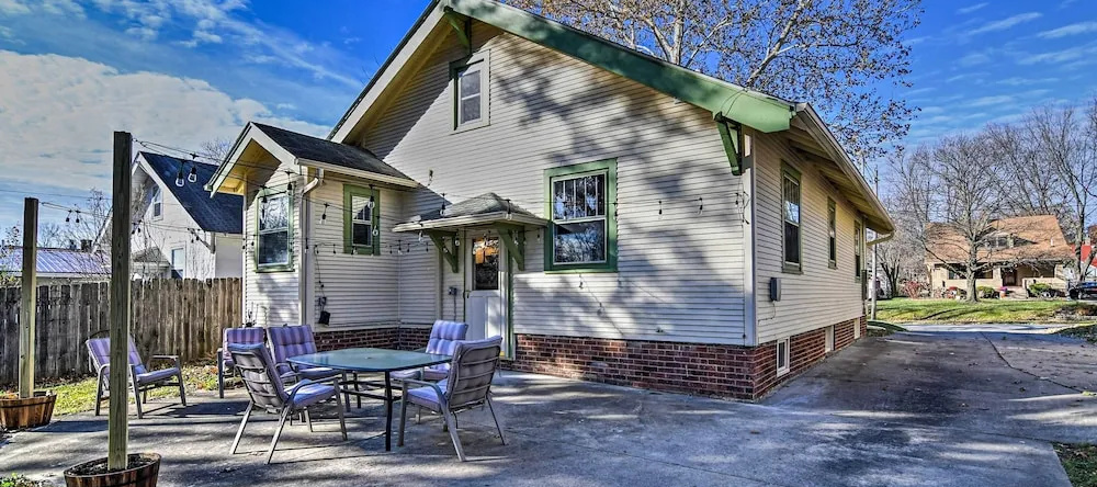 Family-friendly Des Moines Retreat w/ Patio!, Des Moines — photo 1