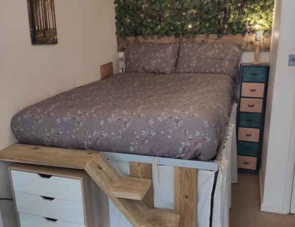 Lovely Studio Apartment , perfect central location, Reigate — photo 1