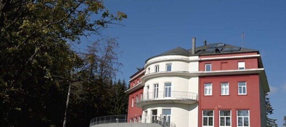 Hotel Villa Mathis, Ле-Оуо — фото 1