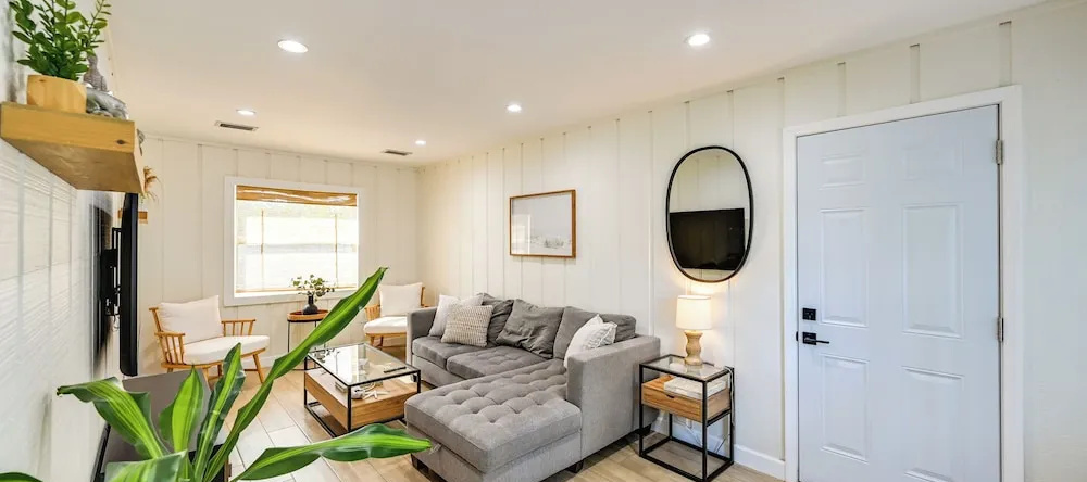 Modern Naples Duplex Home ~ 6 Mi to Beach!, 东那不勒斯 — 照片 1