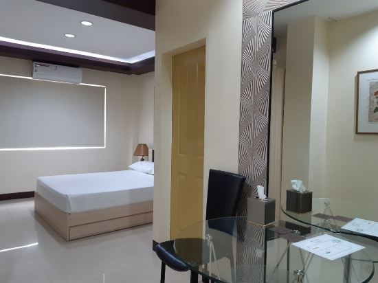 OYO 593 Plumeria Hotel, Santo Tomas — photo 1