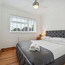 Spacious Home - Sleeps 10 - Free Parking - Pets, Уолтем-Кросс — фото 5