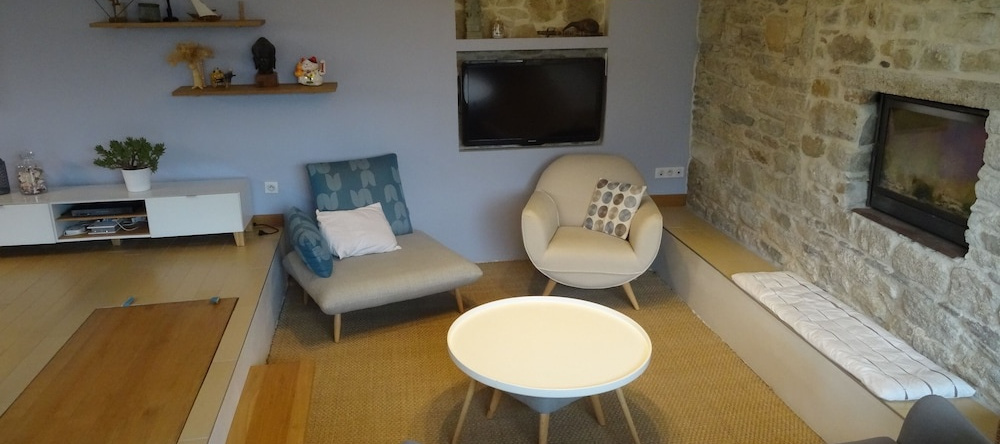 Maison en pierre, entre Terre & Mer, proche de Roscoff, 普卢吉耶尔 — 照片 1
