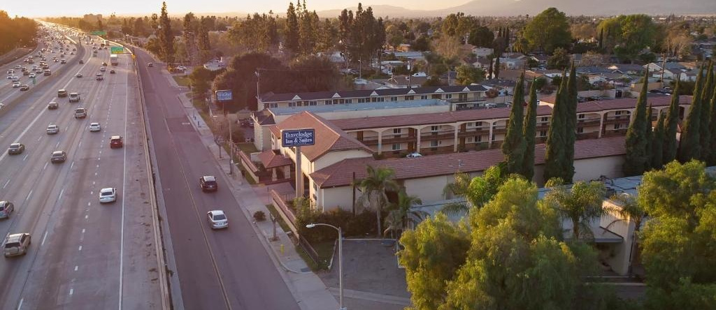 Travelodge Inn & Suites By Wyndham West Covina, Уэст-Ковина — фото 1