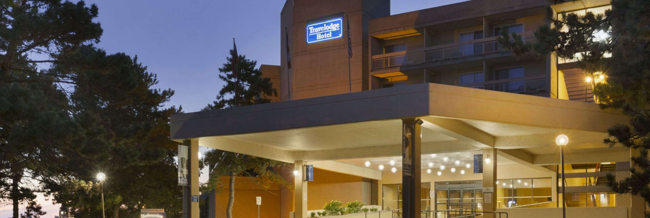 Ramada by Wyndham Belleville Harbourview Conference Centre, 贝尔维尔 — 照片 1