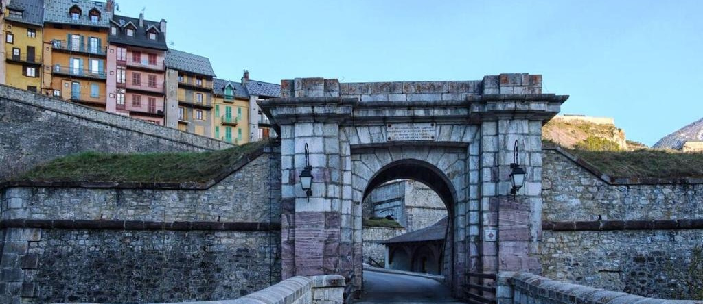 Maison À Tour Briançon, Брианcон — фото 1