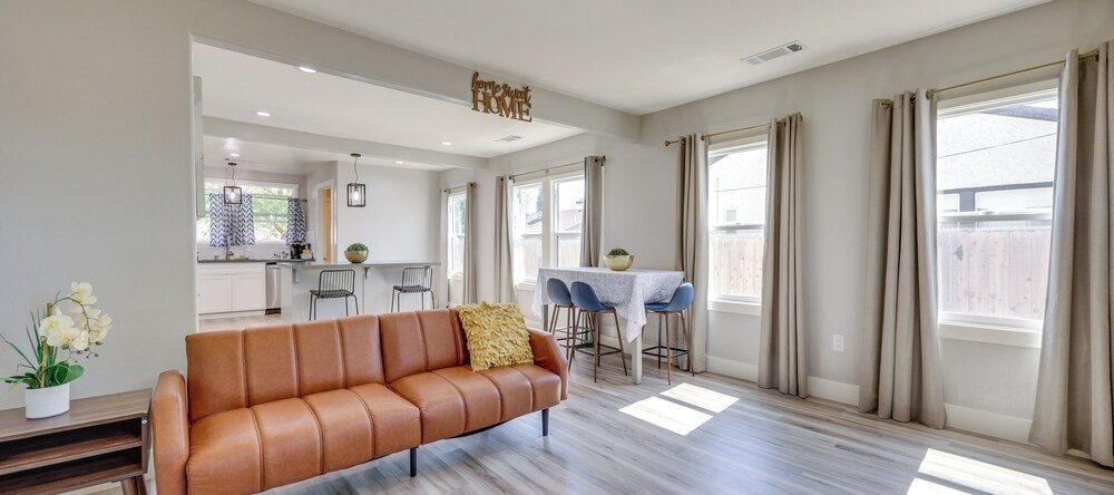 < 1 Mi To Main St Hanford! Home W/ Outdoor Space, Ханфорд — фото 1