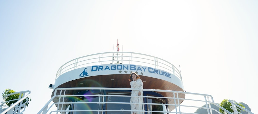 Dragon Bay Cruises, 下龙湾 — 照片 1