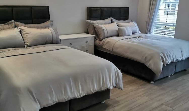 Modern 3-bed Apartment in Magherafelt Sleeps 8, 马赫费尔特 — 照片 1