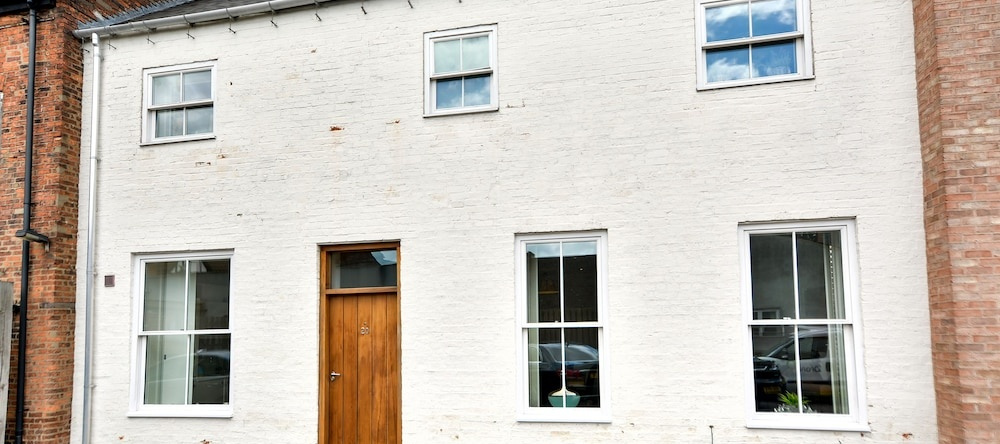 Cathedral Mews Townhouse, Lincoln — photo 1
