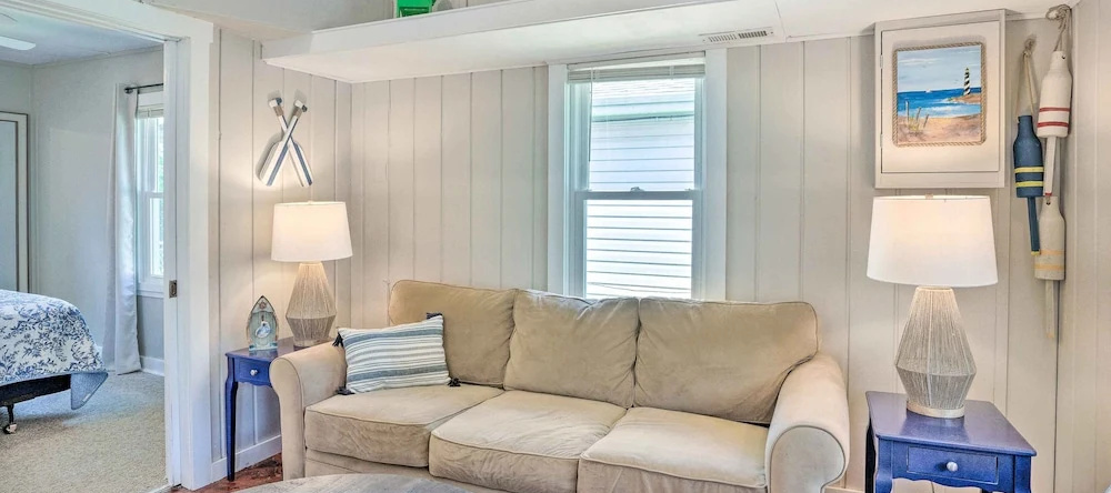 Chic Cottage w/ Private Yard: Steps to Beach!, Colonial Beach — photo 1