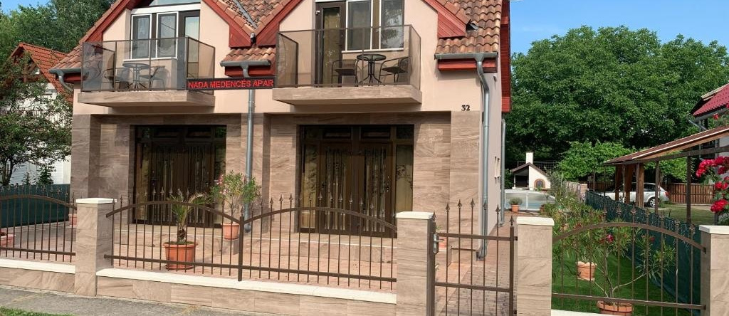 Mediterán Fedett Medencés Apartmanház, 桑托德 — 照片 1