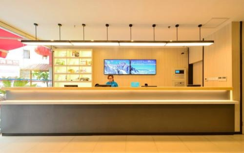 Hanting Hotel Chifeng Wudan Bus Station, Chifeng — photo 1