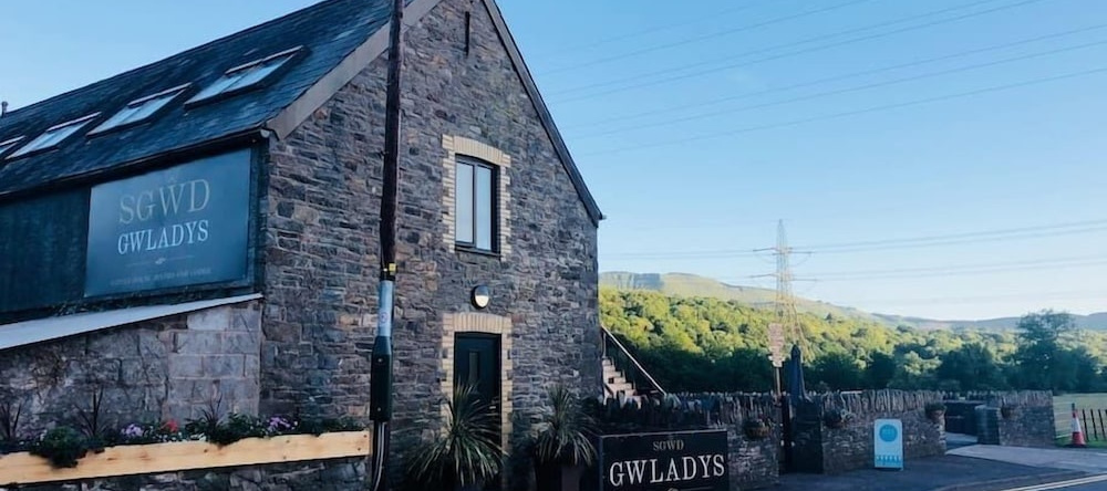Sgwd Gwladys, Glynneath — photo 1