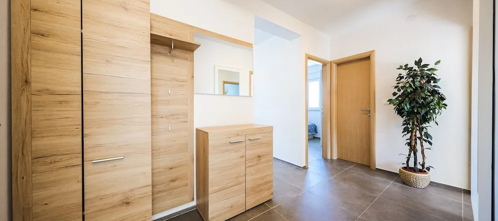 1Oak Rentals, Вир — фото 1
