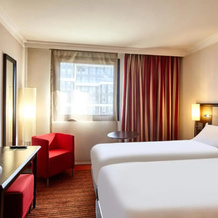 B&B Hotel Saint-Quentin-En-Yvelines Centre Gare 4 Etoiles, Монтиньи ле Бретоне — фото 4