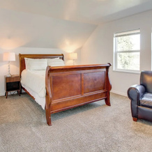 1 Mi To Dtwn Coos Bay: Sleek Apt W/ Deck & Views!, Куз Бэй — фото 3