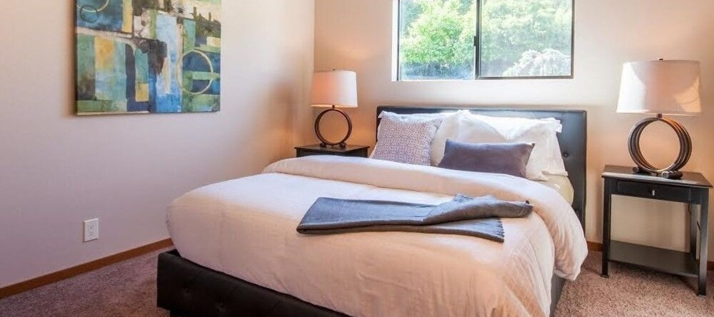 Terrace Place Guest House - Five Bedroom Home with Sea View, 贝灵厄姆 — 照片 1