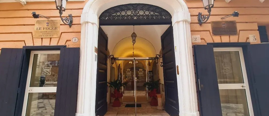 Akropolis Hotel, Таранто — фото 1