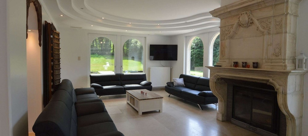 Luxurious Mansion In Brakel With Pond, Бракель — фото 1