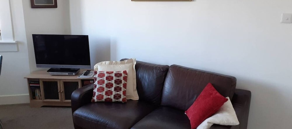 Marina View, Lovely Upper 3 Bedroom Apartment, Трун — фото 1