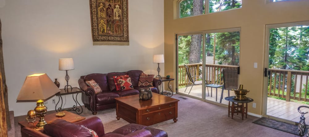 Rogers Retreat 3 Bedrooms 2.5 Bathrooms Home, Фоллен Лиф — фото 1