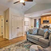 Walk To Dining: Saluda Main Street Retreat!, Салуда — фото 2