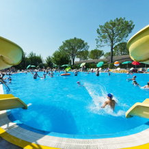 Happy Camp in Camping Cisano San Vito, 巴多利诺 — 照片 2